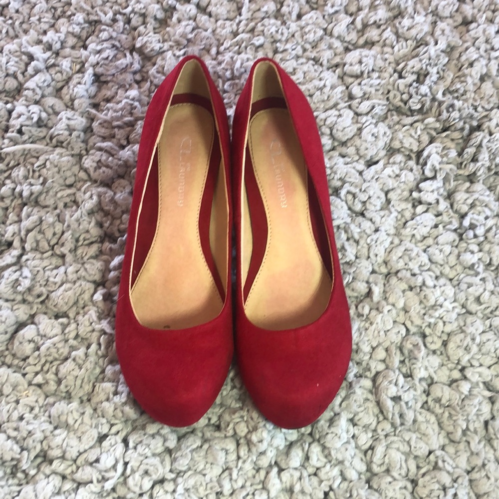 Red pumps